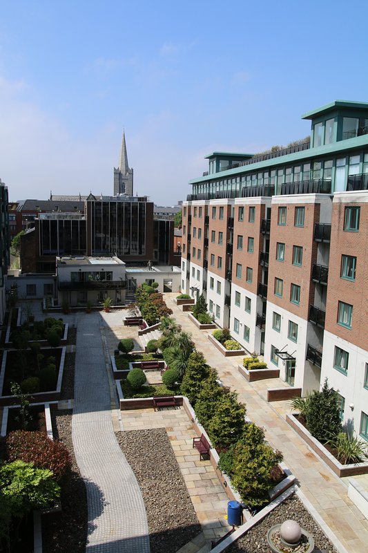 24 Adelaide Square, Whitefriar Street, Dublin 8